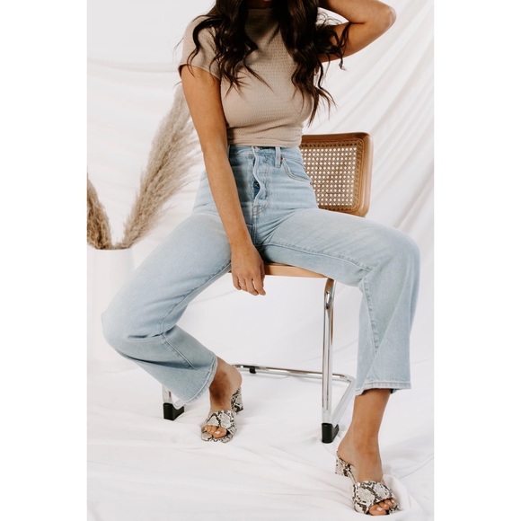 Levi's® Premium RIBCAGE STRAIGHT ANKLE JEANS - Picture 4 of 15